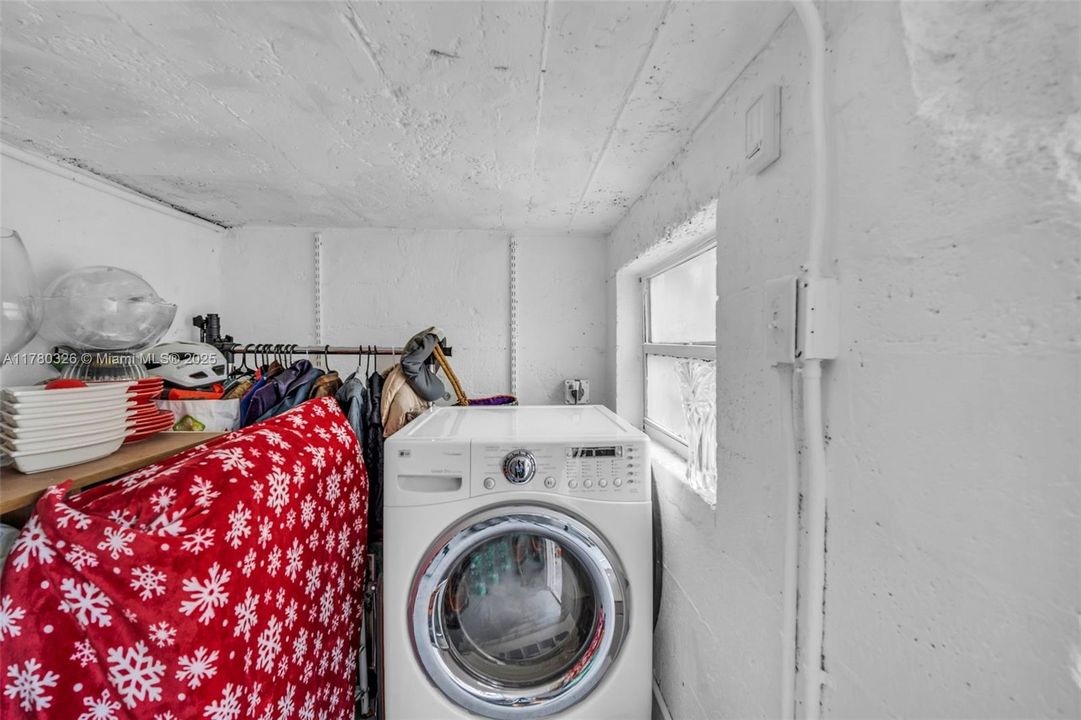 Недавно продано: $463,000 (2 спален, 1 ванн, 1108 Квадратных фут)