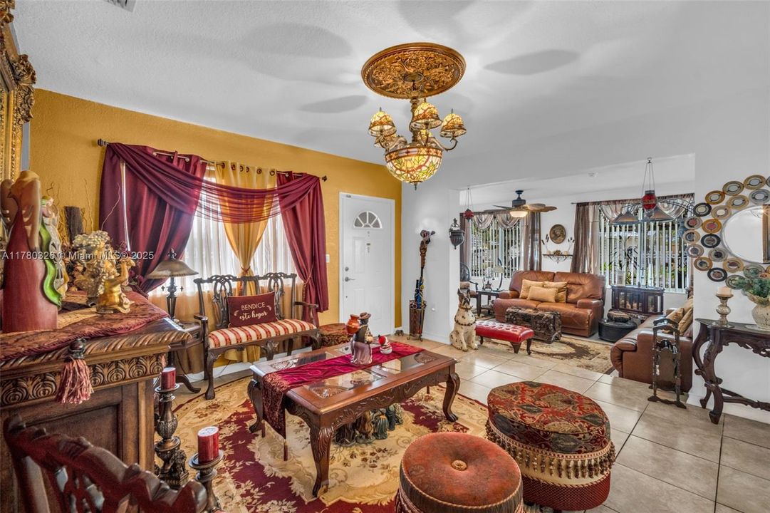 Недавно продано: $463,000 (2 спален, 1 ванн, 1108 Квадратных фут)