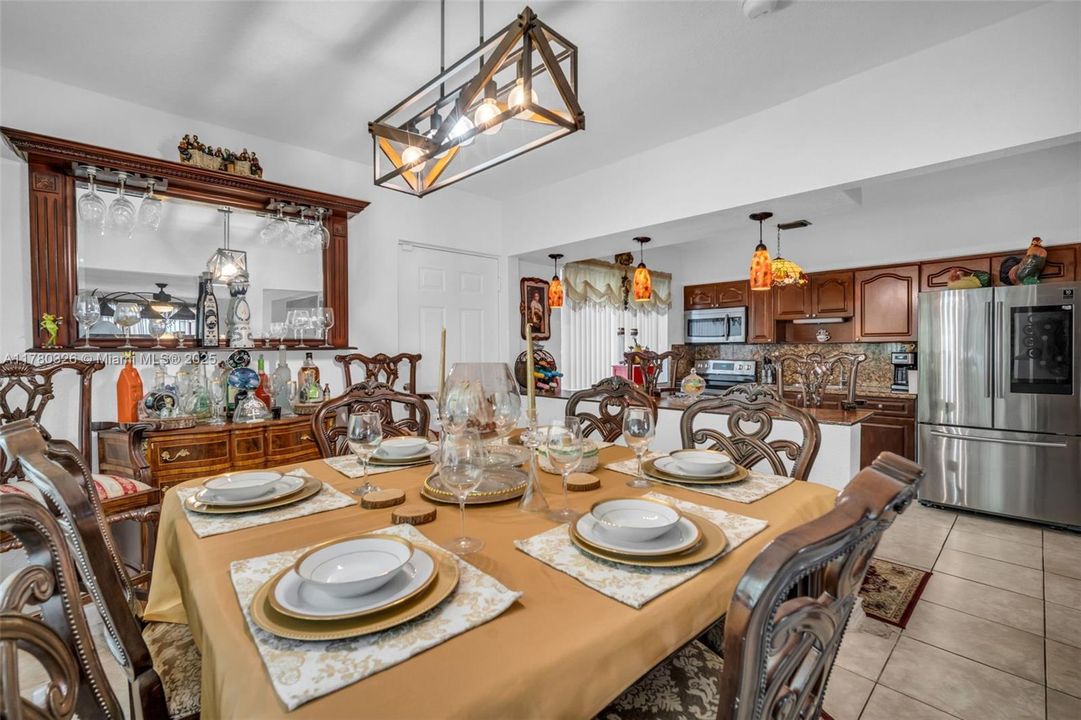 Недавно продано: $463,000 (2 спален, 1 ванн, 1108 Квадратных фут)