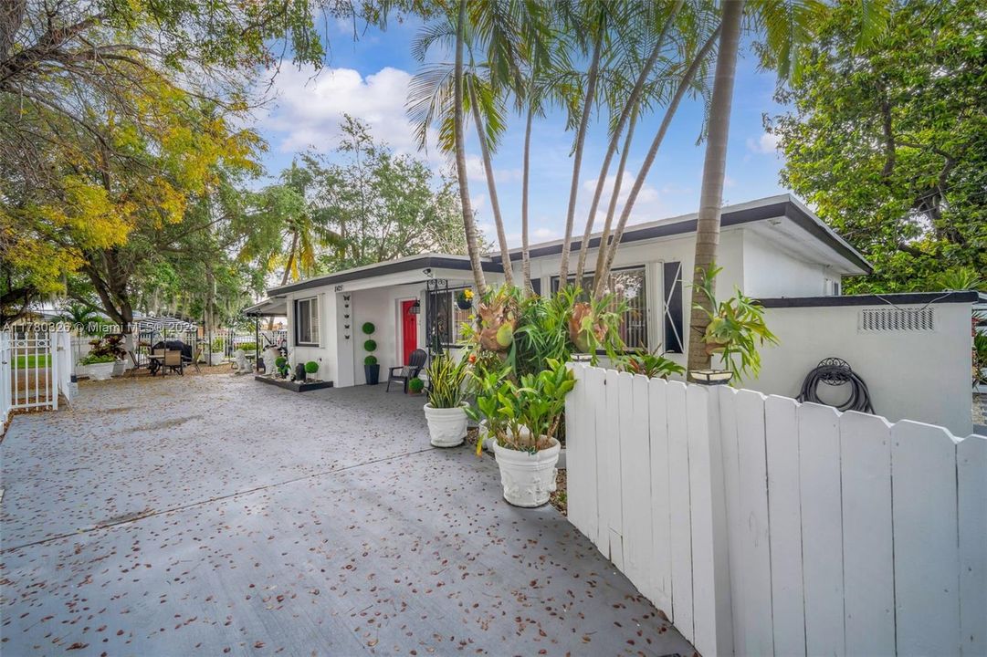 Недавно продано: $463,000 (2 спален, 1 ванн, 1108 Квадратных фут)