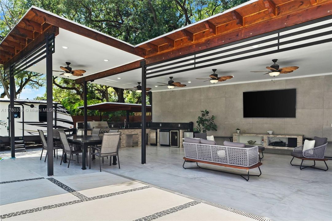 For Sale: $4,849,900 (6 beds, 6 baths, 0 Square Feet)