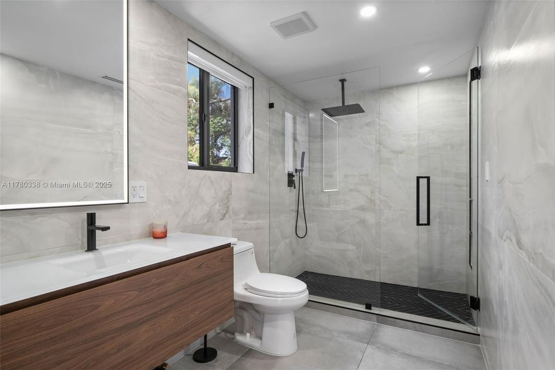 For Sale: $4,849,900 (6 beds, 6 baths, 0 Square Feet)