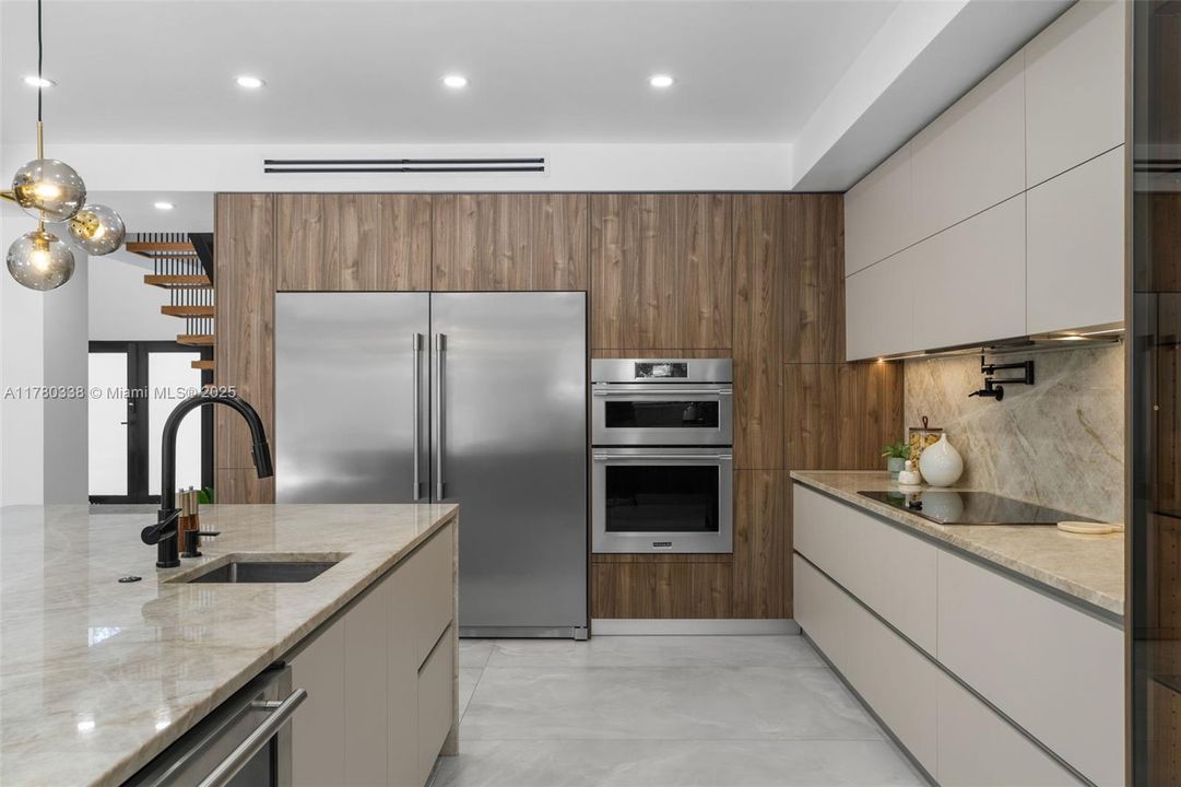 For Sale: $4,849,900 (6 beds, 6 baths, 0 Square Feet)