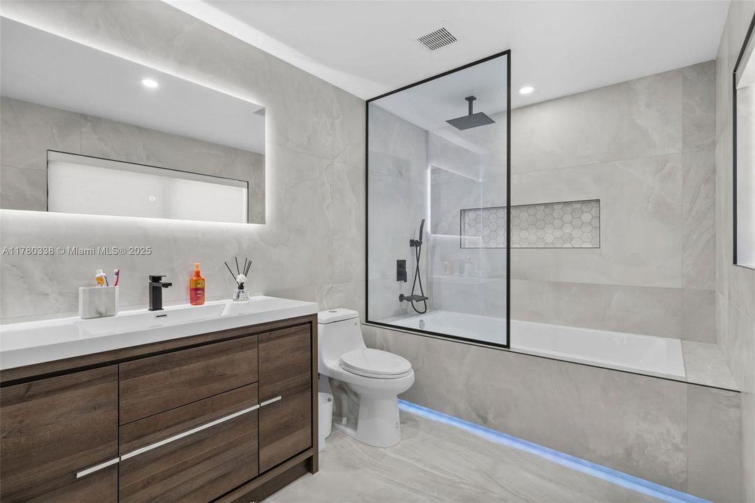For Sale: $4,849,900 (6 beds, 6 baths, 0 Square Feet)