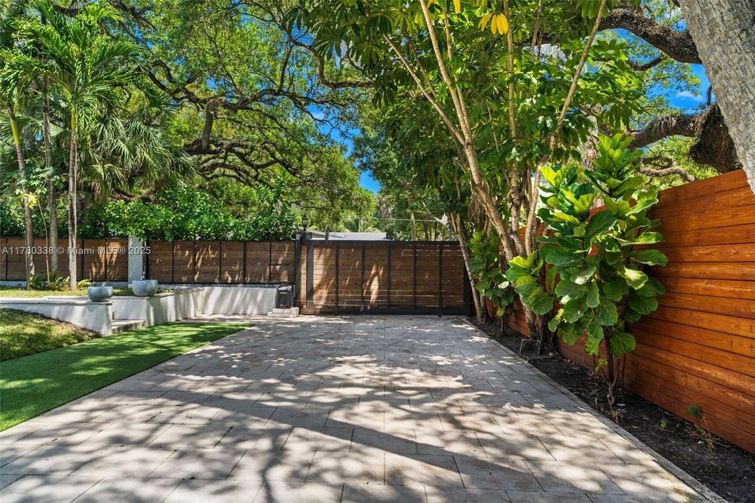 For Sale: $4,849,900 (6 beds, 6 baths, 0 Square Feet)