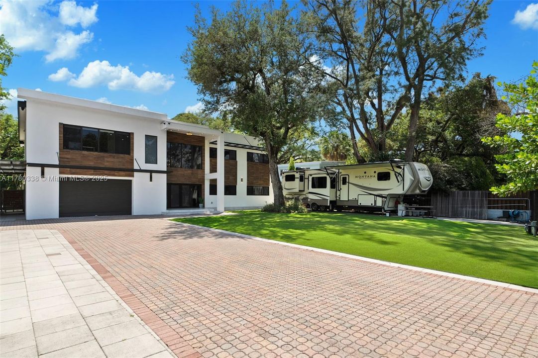 For Sale: $4,849,900 (6 beds, 6 baths, 0 Square Feet)