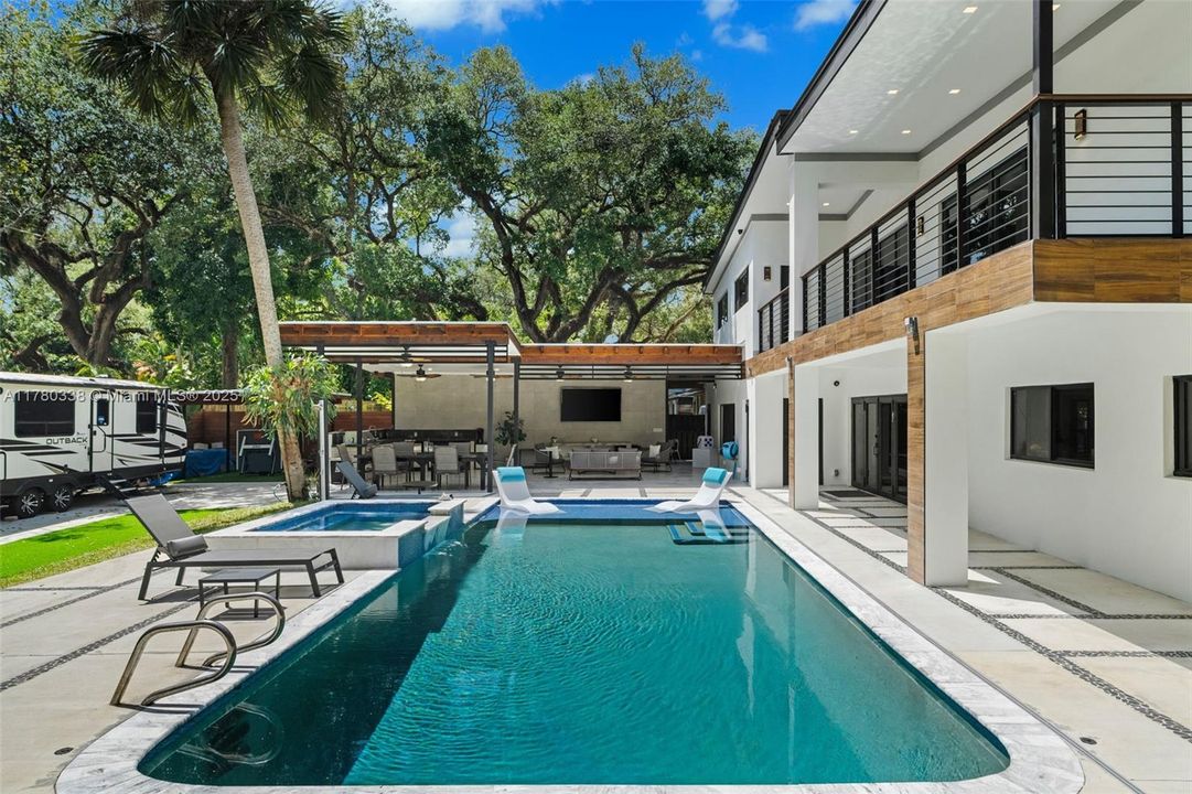 For Sale: $4,849,900 (6 beds, 6 baths, 0 Square Feet)
