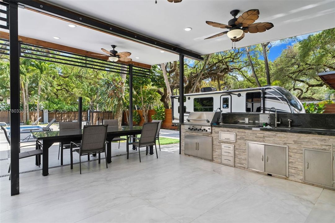 For Sale: $4,849,900 (6 beds, 6 baths, 0 Square Feet)