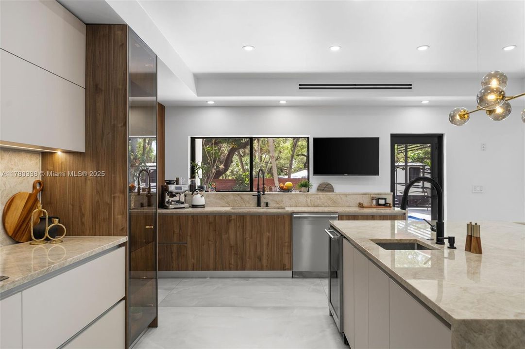 For Sale: $4,849,900 (6 beds, 6 baths, 0 Square Feet)