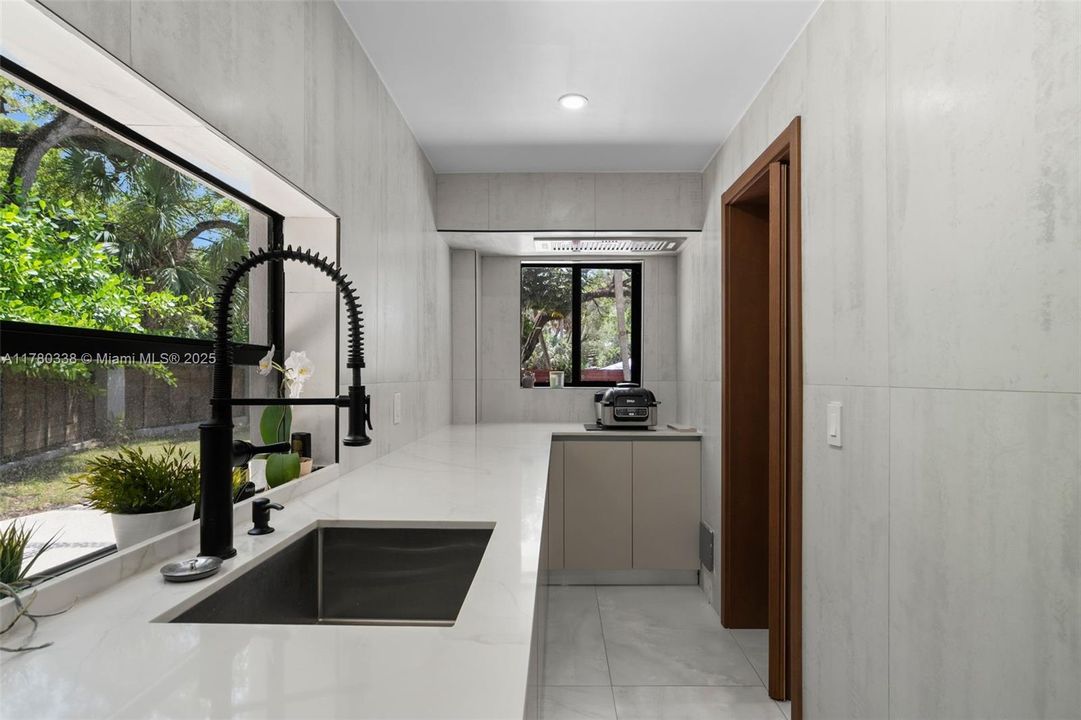 For Sale: $4,849,900 (6 beds, 6 baths, 0 Square Feet)