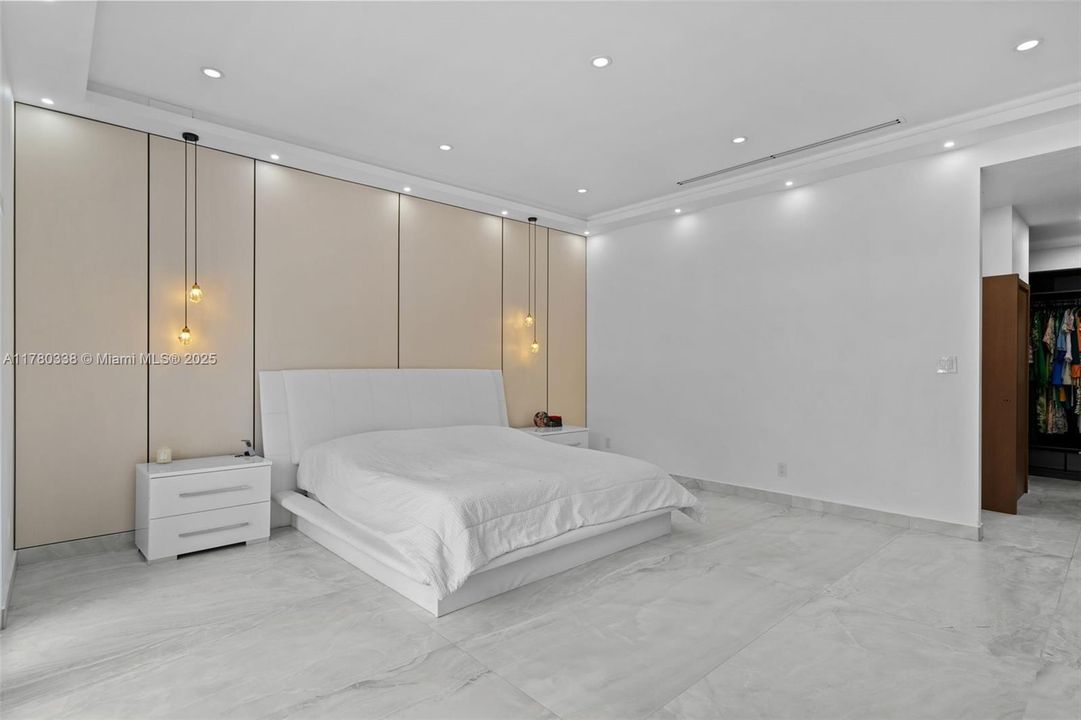 For Sale: $4,849,900 (6 beds, 6 baths, 0 Square Feet)