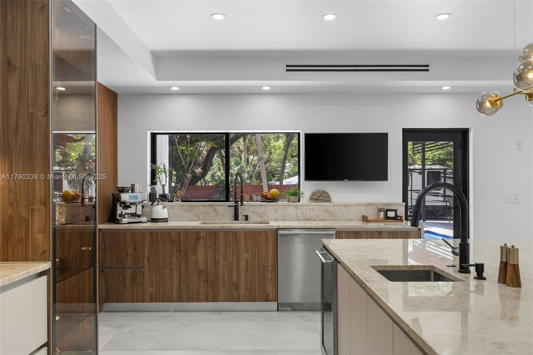 For Sale: $4,849,900 (6 beds, 6 baths, 0 Square Feet)