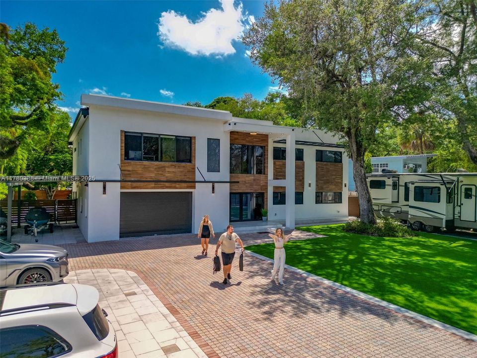 For Sale: $4,849,900 (6 beds, 6 baths, 0 Square Feet)