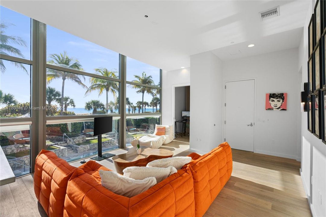 待售: $1,590,000 (1 贝兹, 1 浴室, 1126 平方英尺)