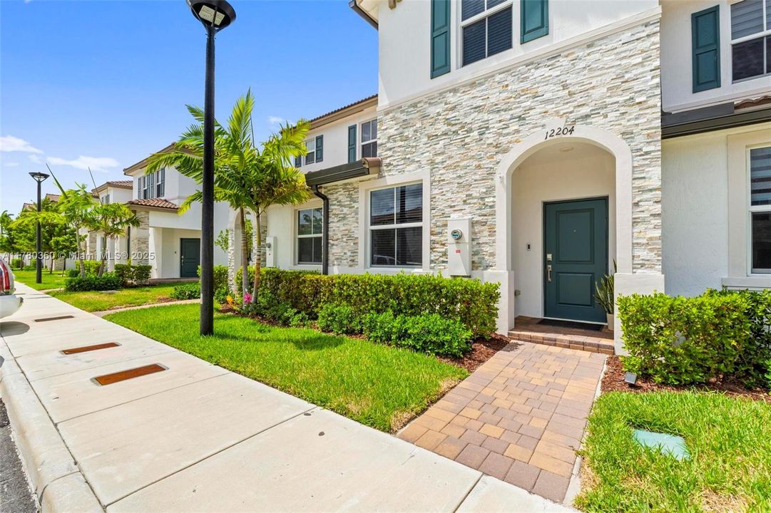 For Sale: $533,990 (3 beds, 2 baths, 1545 Square Feet)