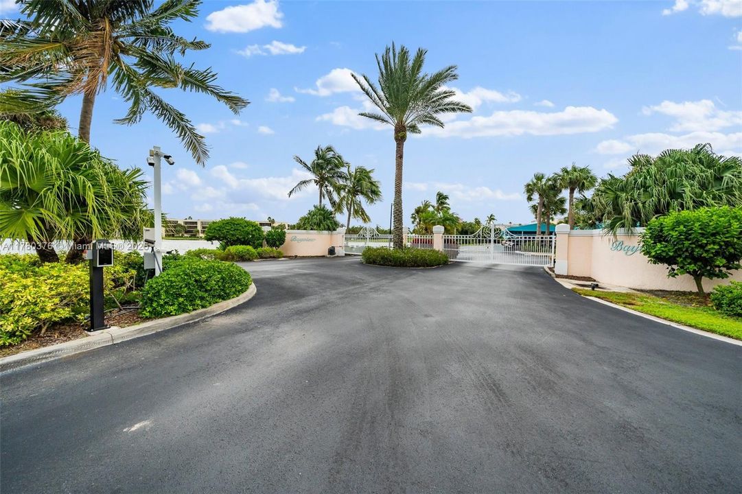 For Rent: $4,000 (2 beds, 2 baths, 1204 Square Feet)