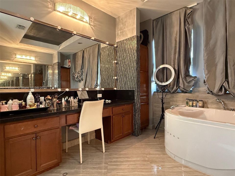 Recently Sold: $1,495,000 (5 beds, 5 baths, 4110 Square Feet)