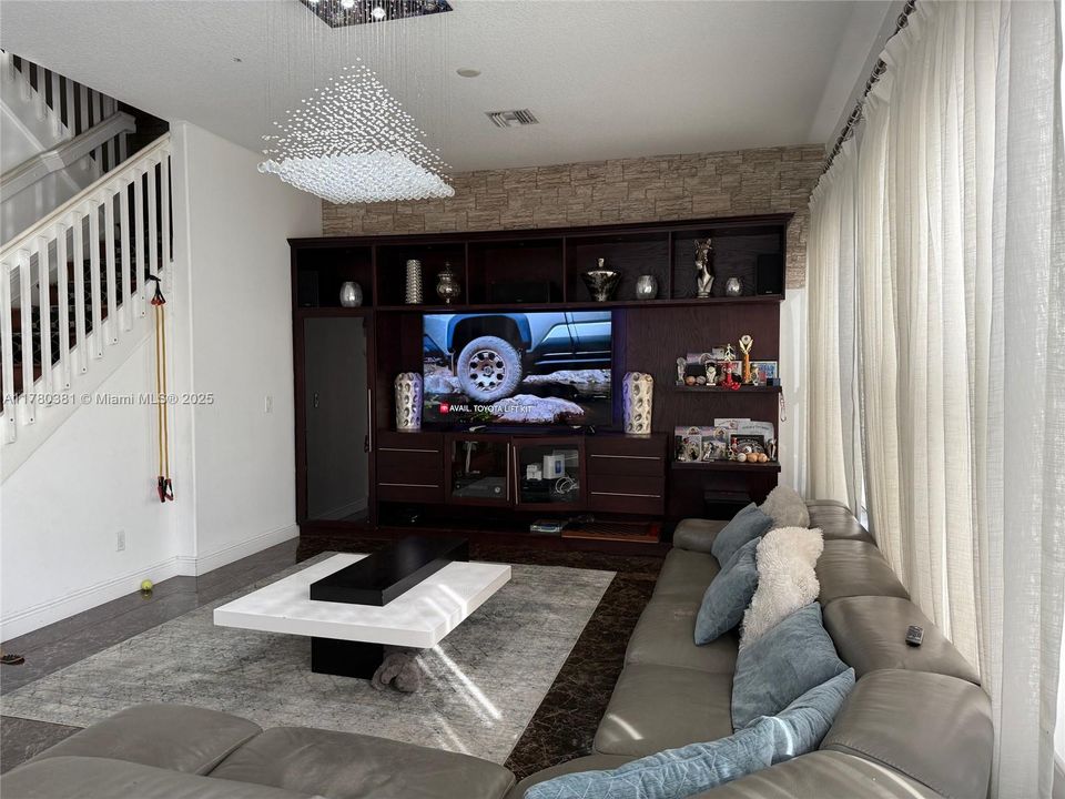 Recently Sold: $1,495,000 (5 beds, 5 baths, 4110 Square Feet)