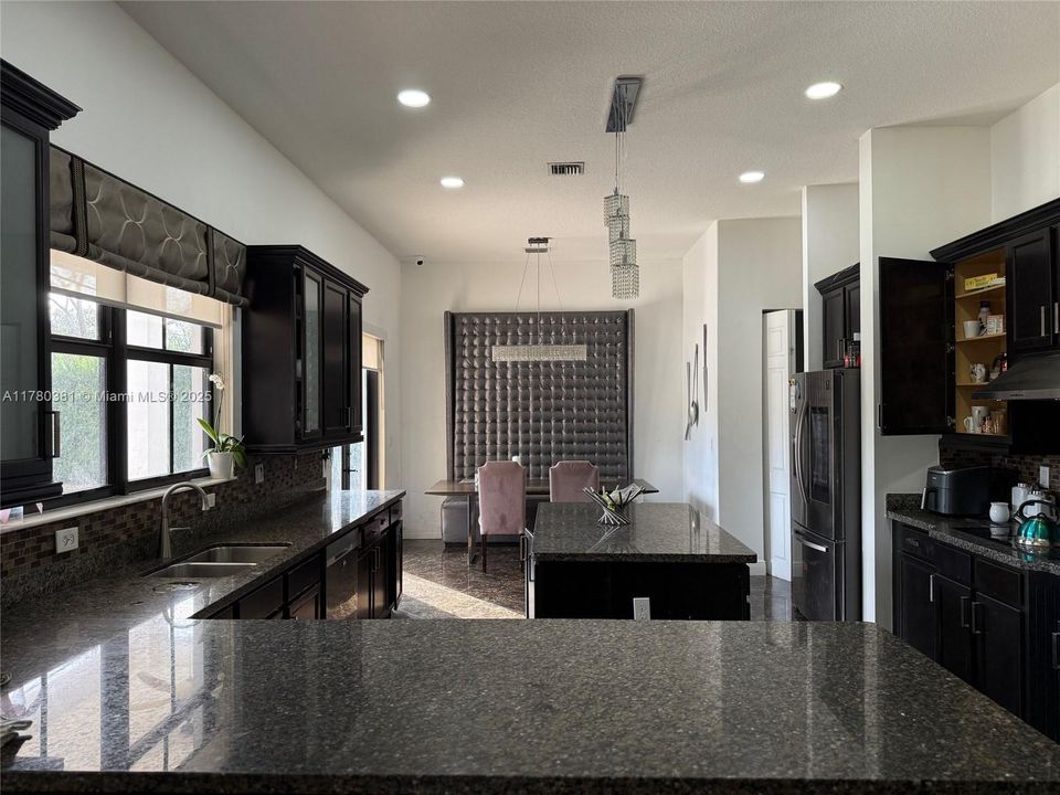 Recently Sold: $1,495,000 (5 beds, 5 baths, 4110 Square Feet)