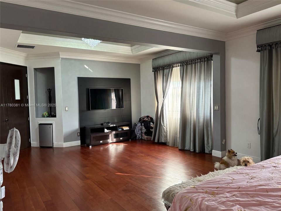 Recently Sold: $1,495,000 (5 beds, 5 baths, 4110 Square Feet)