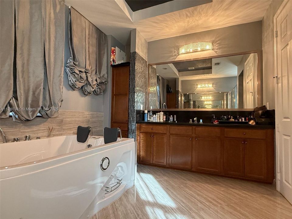 Recently Sold: $1,495,000 (5 beds, 5 baths, 4110 Square Feet)