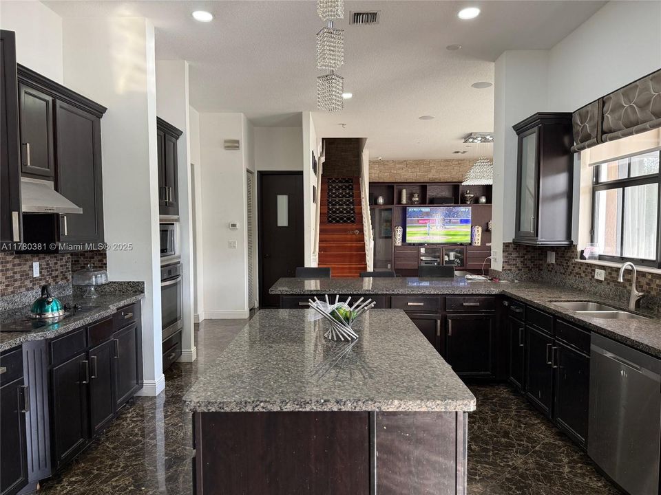 Recently Sold: $1,495,000 (5 beds, 5 baths, 4110 Square Feet)