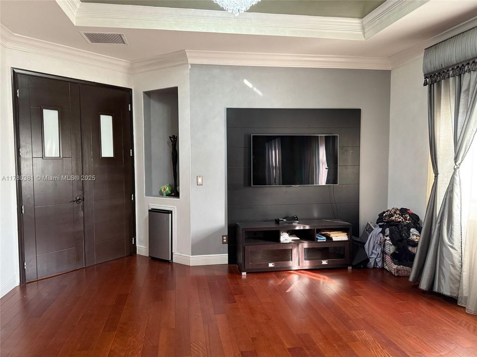 Recently Sold: $1,495,000 (5 beds, 5 baths, 4110 Square Feet)