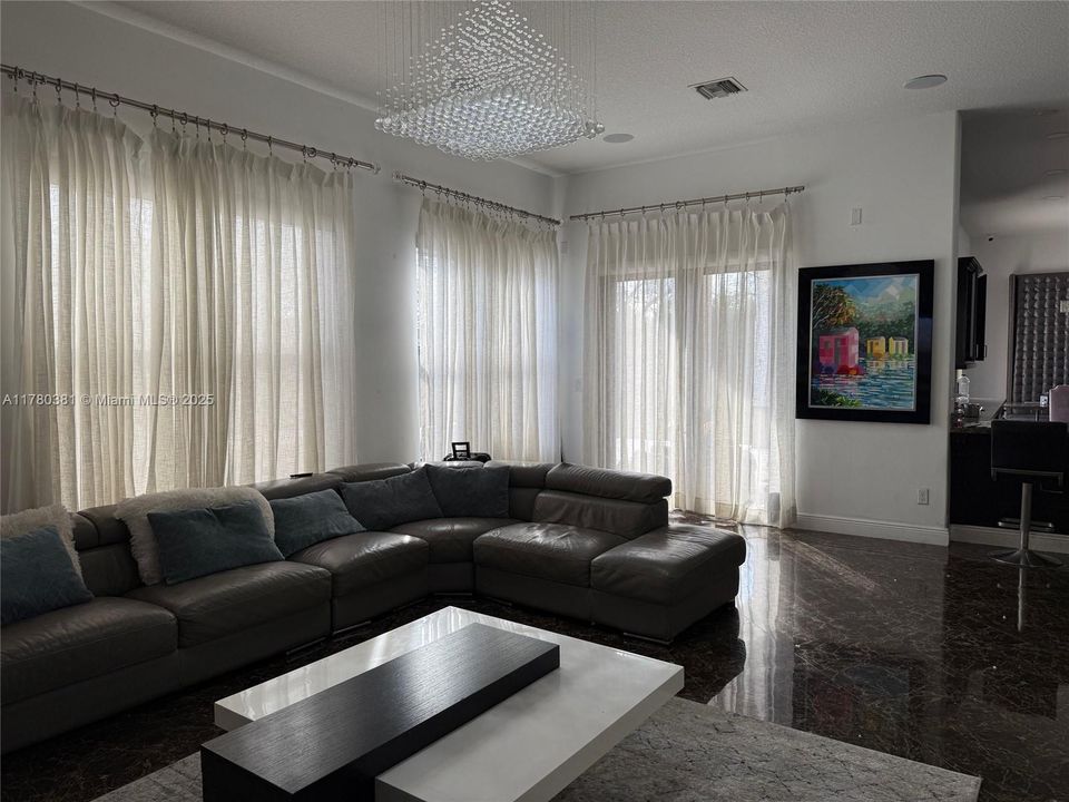 Recently Sold: $1,495,000 (5 beds, 5 baths, 4110 Square Feet)