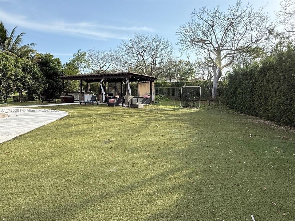 Recently Sold: $1,495,000 (5 beds, 5 baths, 4110 Square Feet)