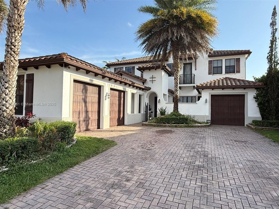 Recently Sold: $1,495,000 (5 beds, 5 baths, 4110 Square Feet)
