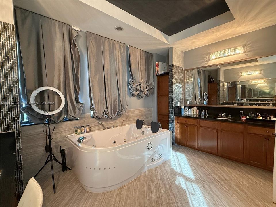 Recently Sold: $1,495,000 (5 beds, 5 baths, 4110 Square Feet)