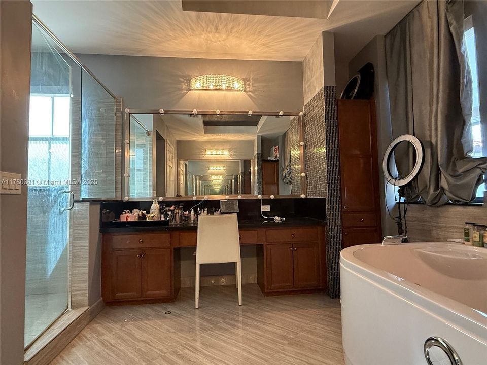 Recently Sold: $1,495,000 (5 beds, 5 baths, 4110 Square Feet)