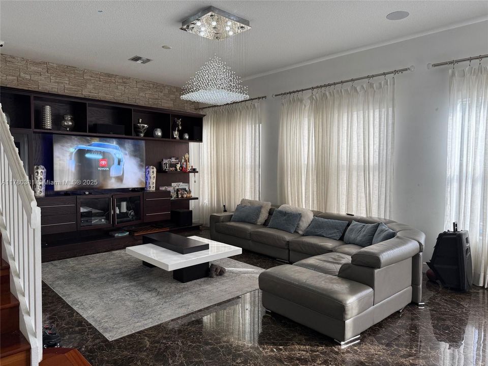 Recently Sold: $1,495,000 (5 beds, 5 baths, 4110 Square Feet)