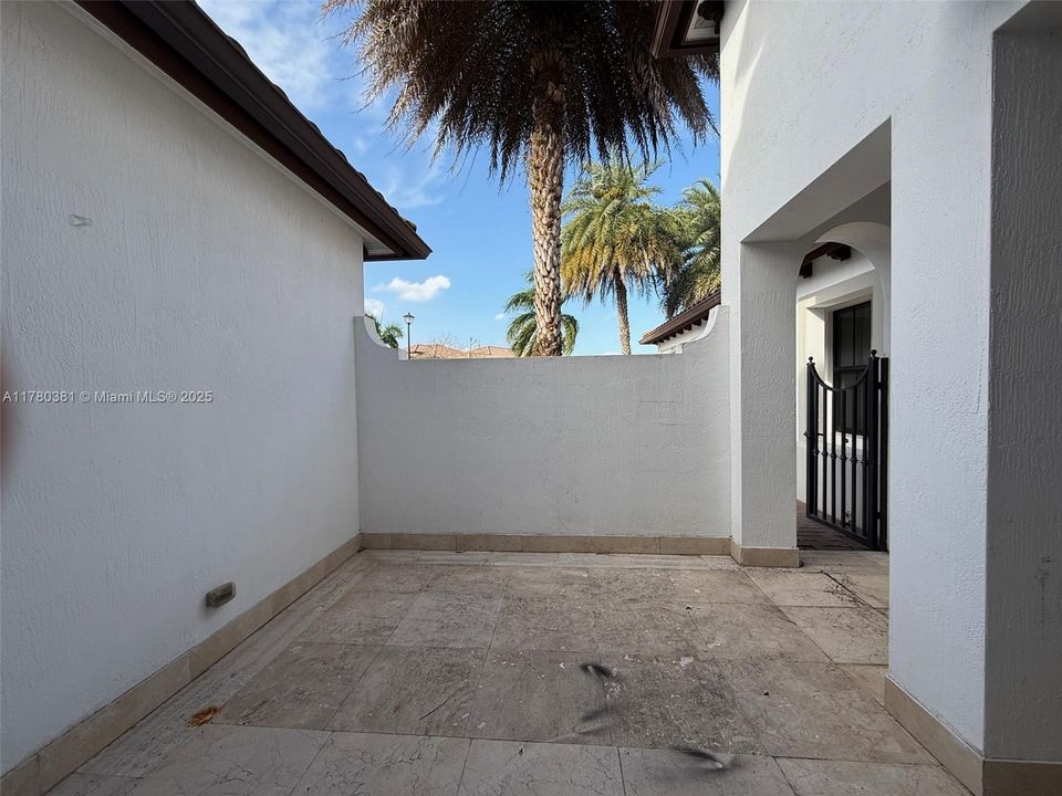 Recently Sold: $1,495,000 (5 beds, 5 baths, 4110 Square Feet)