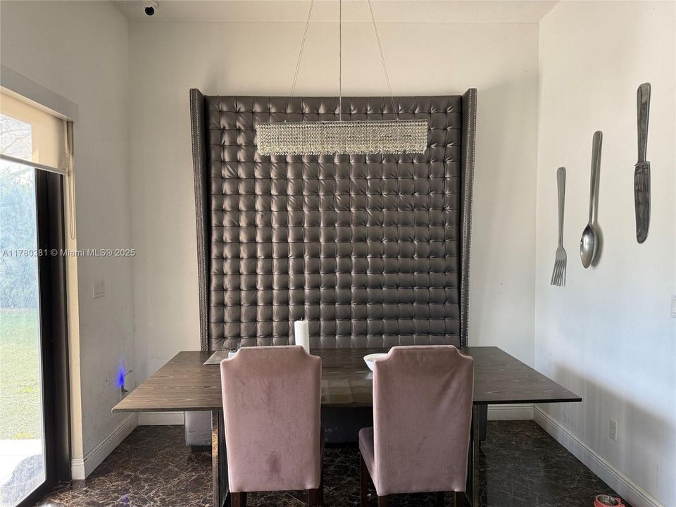 Recently Sold: $1,495,000 (5 beds, 5 baths, 4110 Square Feet)