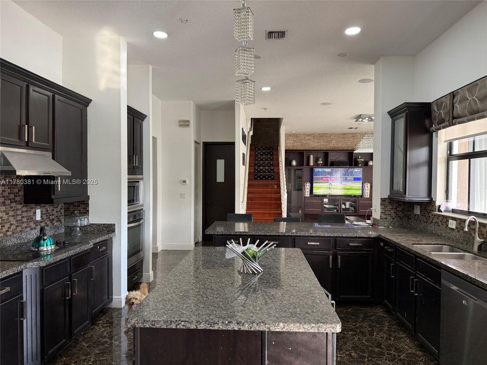 Recently Sold: $1,495,000 (5 beds, 5 baths, 4110 Square Feet)