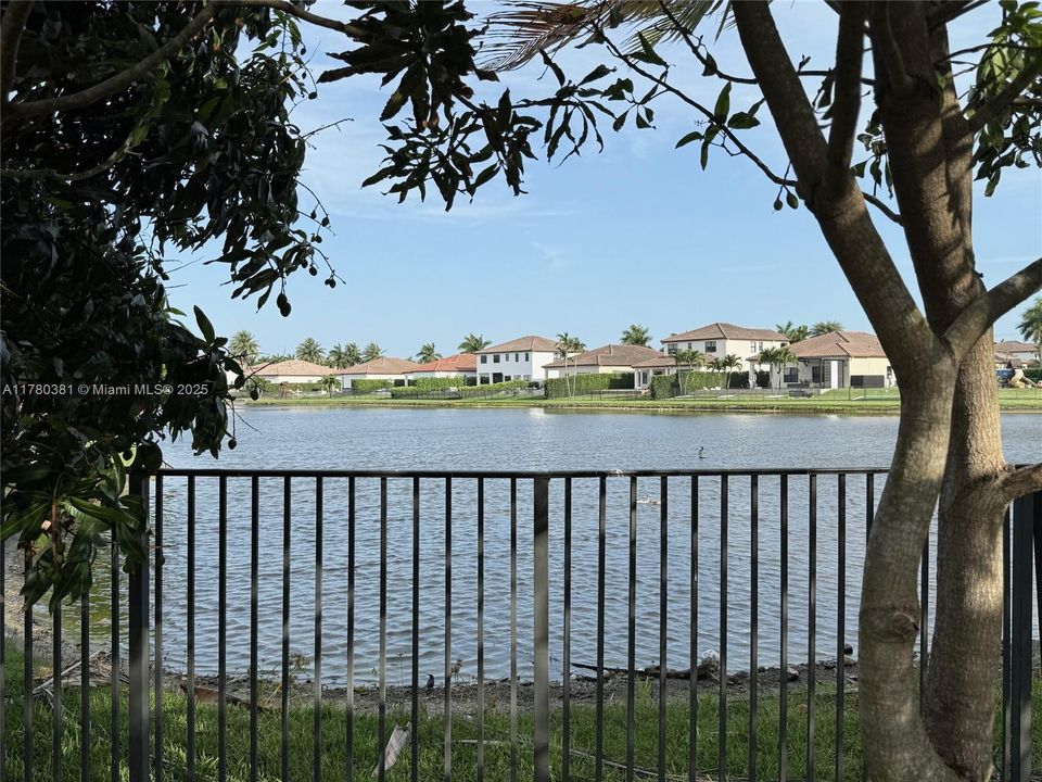 Recently Sold: $1,495,000 (5 beds, 5 baths, 4110 Square Feet)