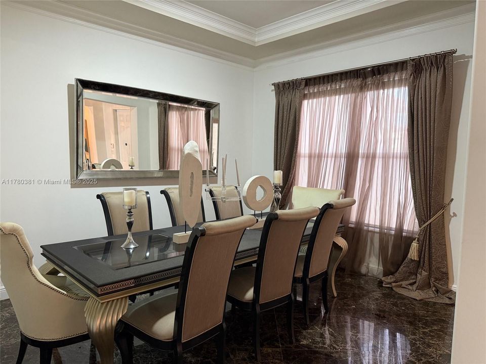 Recently Sold: $1,495,000 (5 beds, 5 baths, 4110 Square Feet)