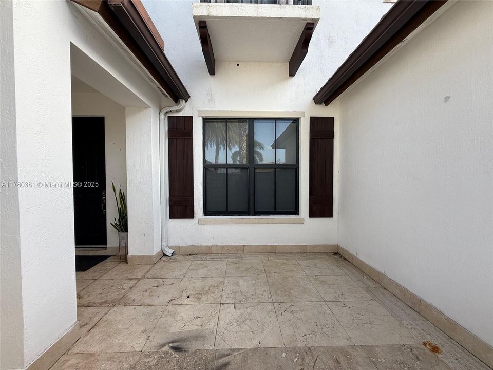 Recently Sold: $1,495,000 (5 beds, 5 baths, 4110 Square Feet)