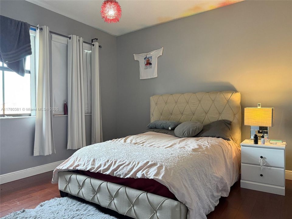 Recently Sold: $1,495,000 (5 beds, 5 baths, 4110 Square Feet)