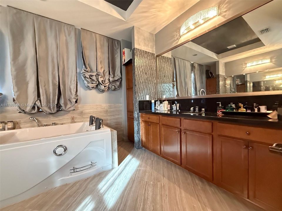 Recently Sold: $1,495,000 (5 beds, 5 baths, 4110 Square Feet)