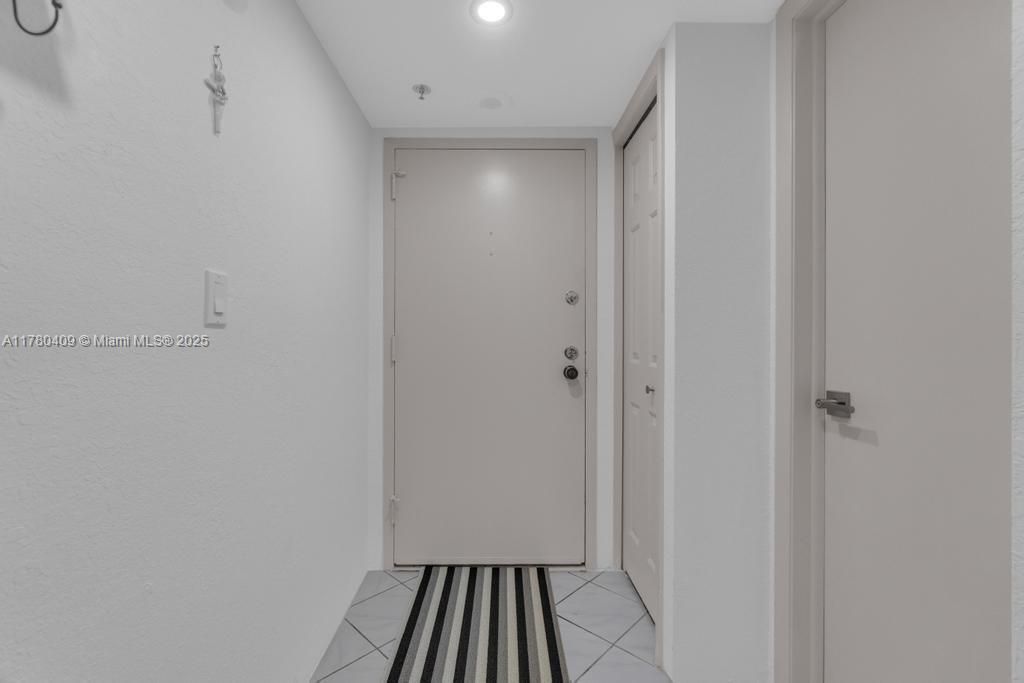 待售: $350,000 (2 贝兹, 2 浴室, 1273 平方英尺)