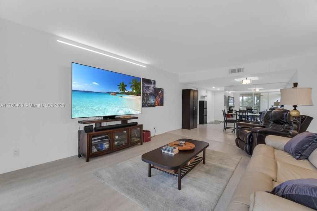 待售: $350,000 (2 贝兹, 2 浴室, 1273 平方英尺)