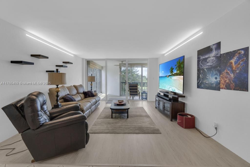 待售: $350,000 (2 贝兹, 2 浴室, 1273 平方英尺)