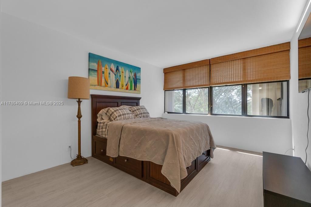 待售: $350,000 (2 贝兹, 2 浴室, 1273 平方英尺)