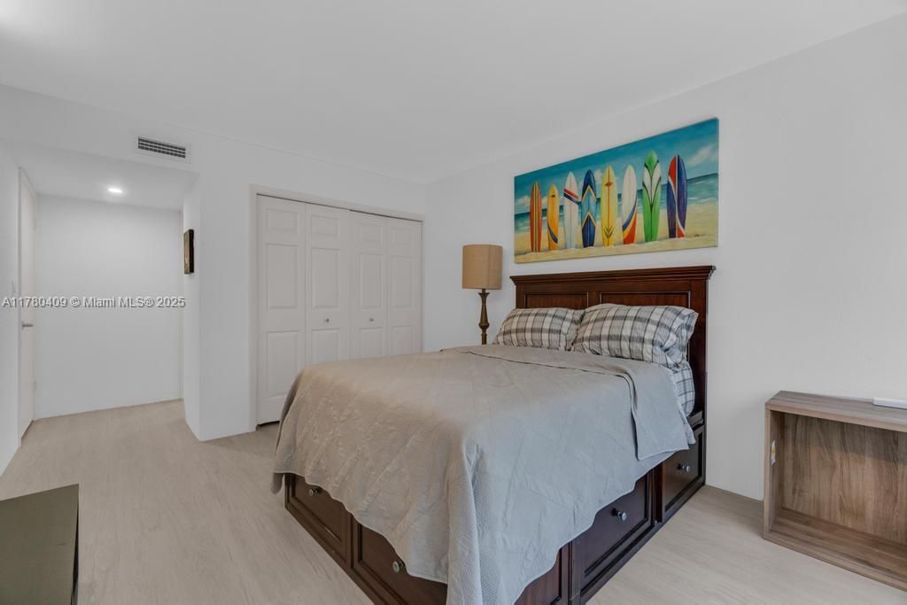 待售: $350,000 (2 贝兹, 2 浴室, 1273 平方英尺)