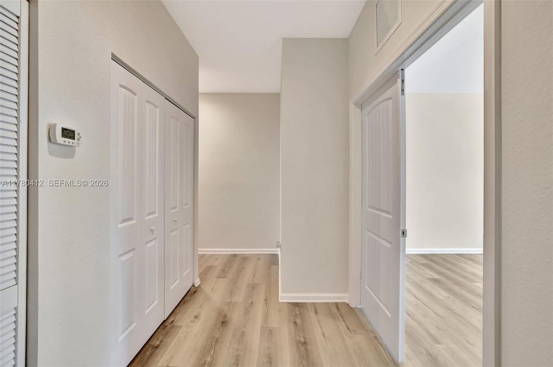 Под контрактом: $475,000 (3 спален, 2 ванн, 1303 Квадратных фут)