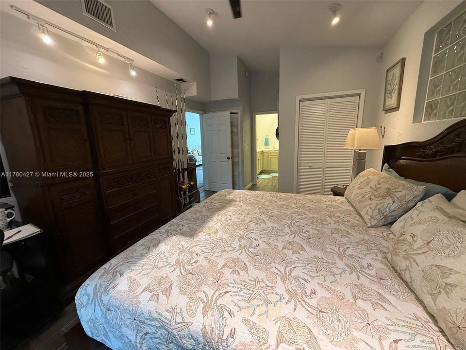 最近售出: $850,000 (3 贝兹, 3 浴室, 0 平方英尺)