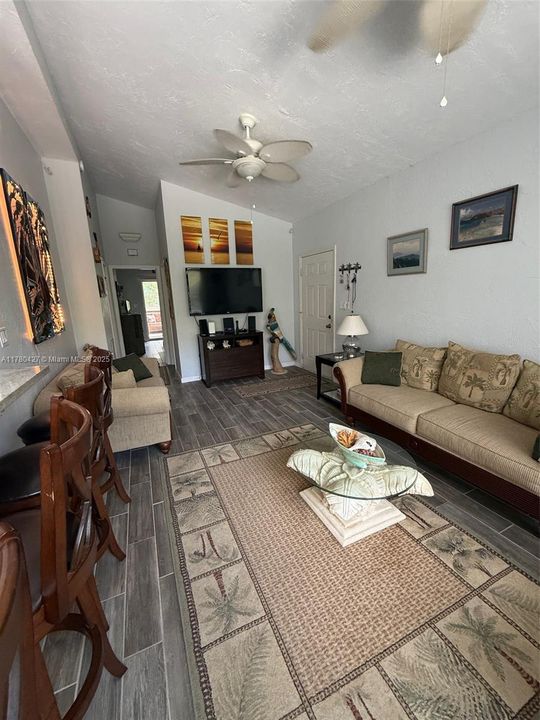 最近售出: $850,000 (3 贝兹, 3 浴室, 0 平方英尺)