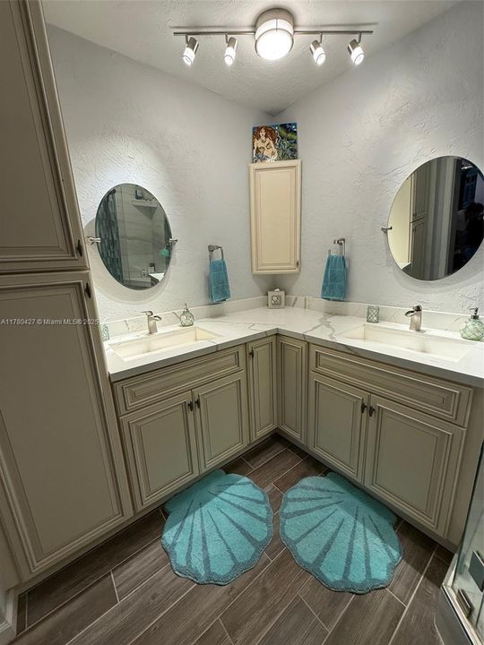 最近售出: $850,000 (3 贝兹, 3 浴室, 0 平方英尺)